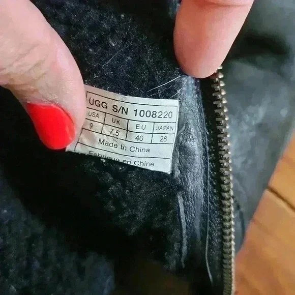 UGG AUSTRIALIA size 9 - Picture 6 of 8